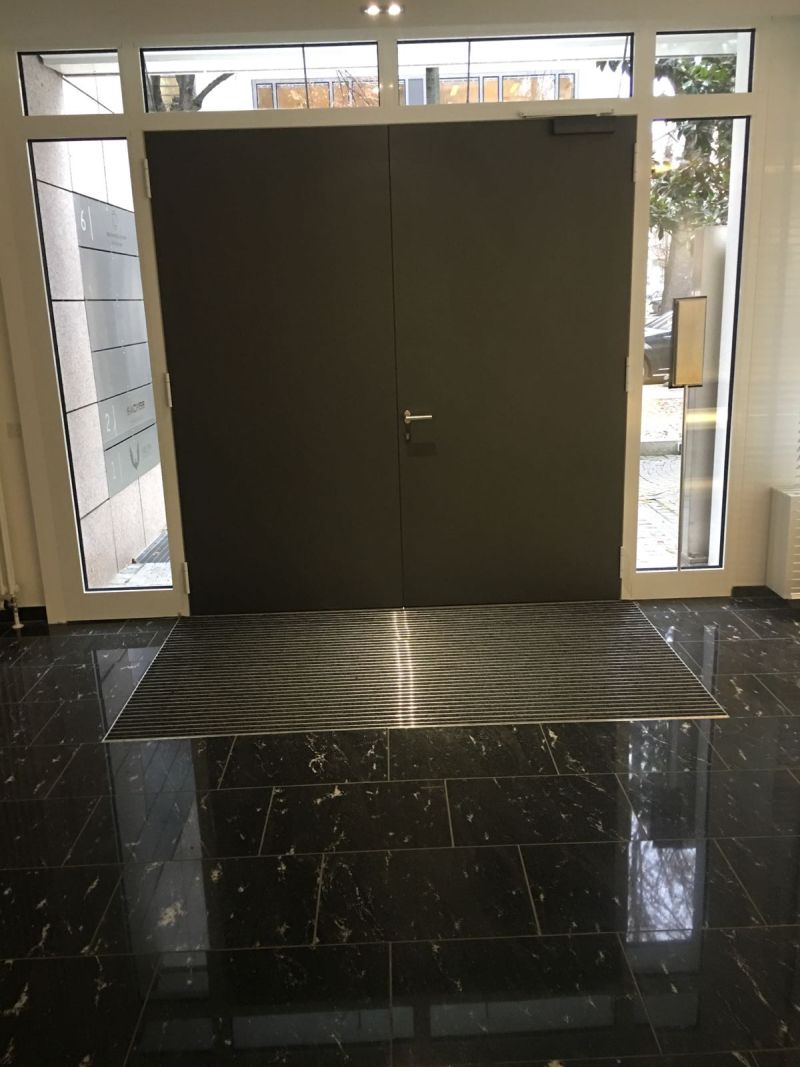 Eingangsbereich Bürokomplex FFM - Aluprofilmatten